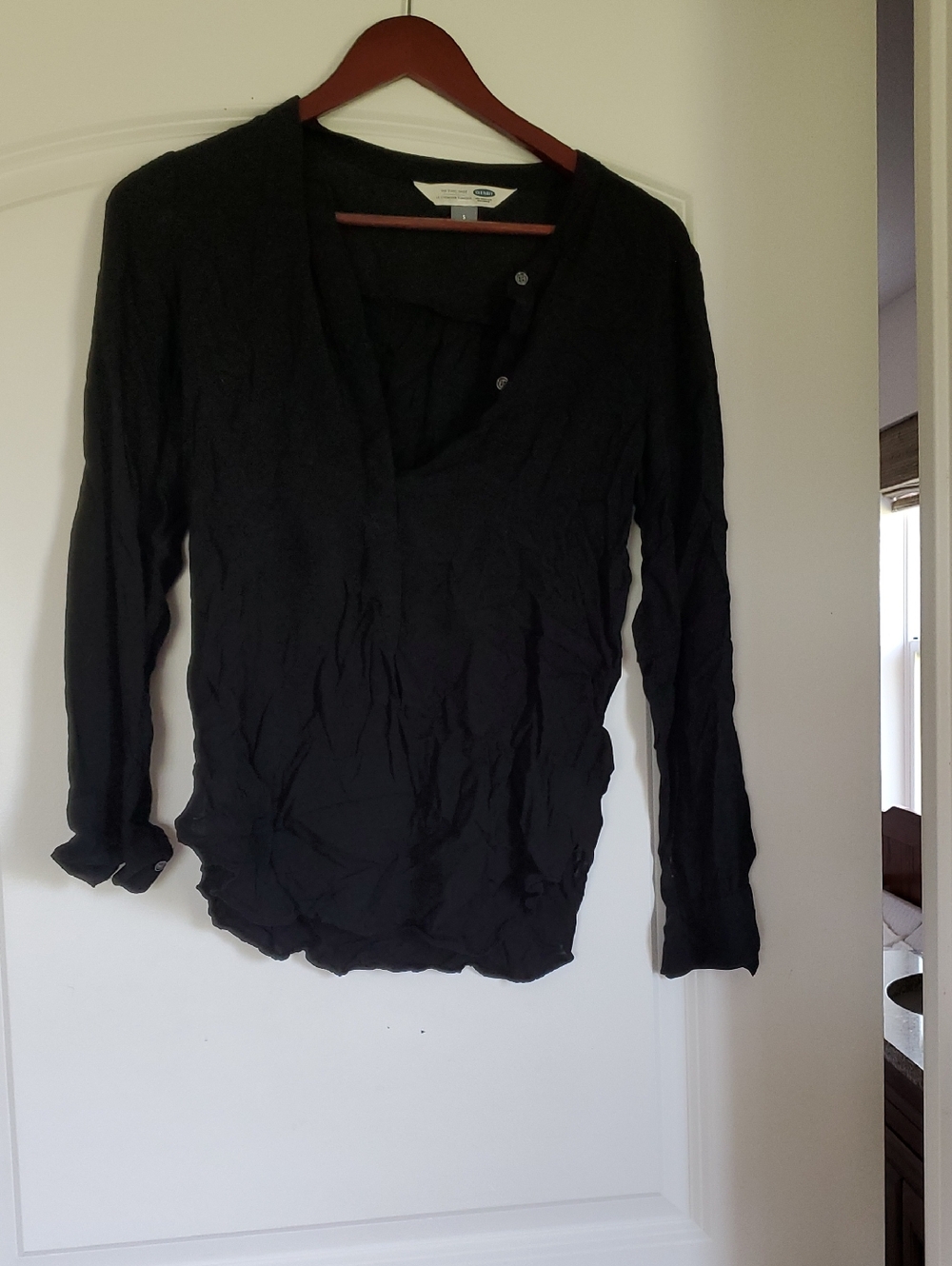 Old Navy Black Long-Sleeve Henley Tee